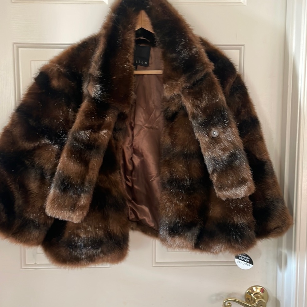 NWT Beautiful Elegant and 100% cruelty free ATTENTION Faux fur brown cape